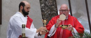 Fr. H Setter and Deacon Matt Siegman elevate the Eucharist.